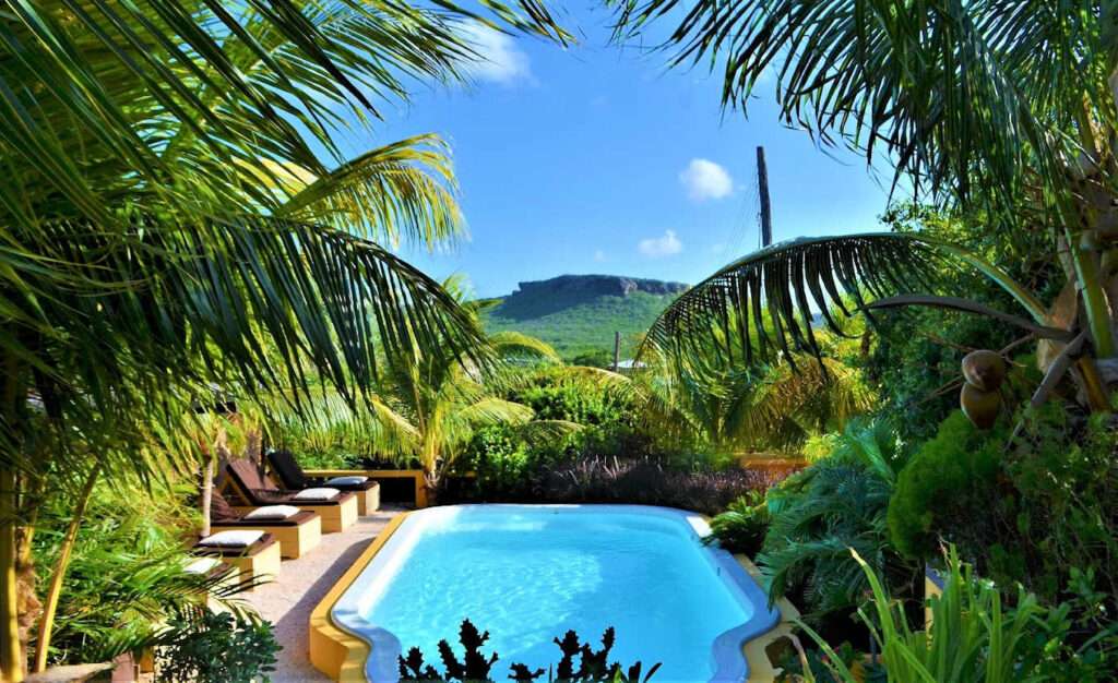 Waar verblijven weg van de massa Curacao